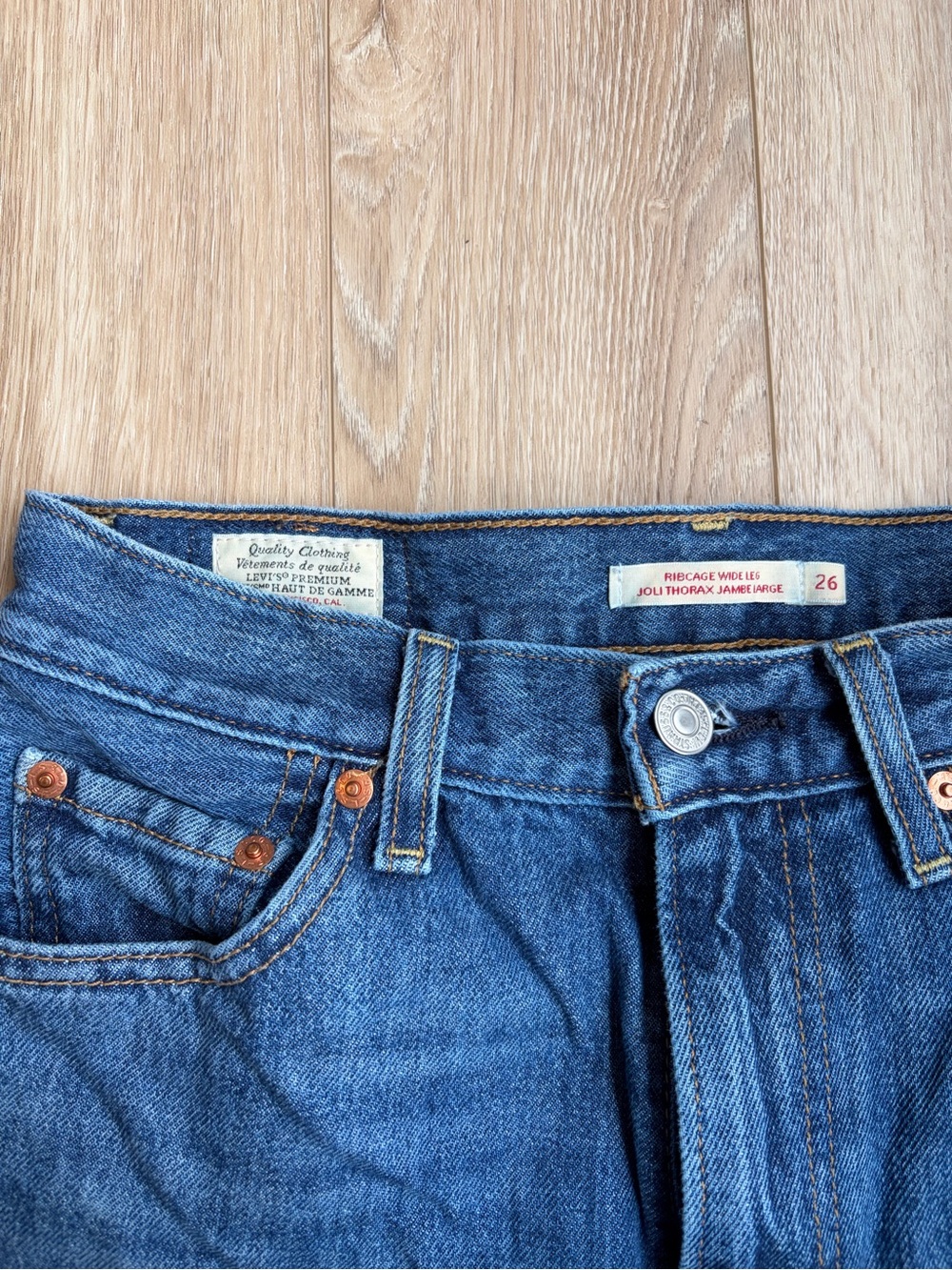 Levi’s Ribcage Wide Leg - Picture 2 of 4